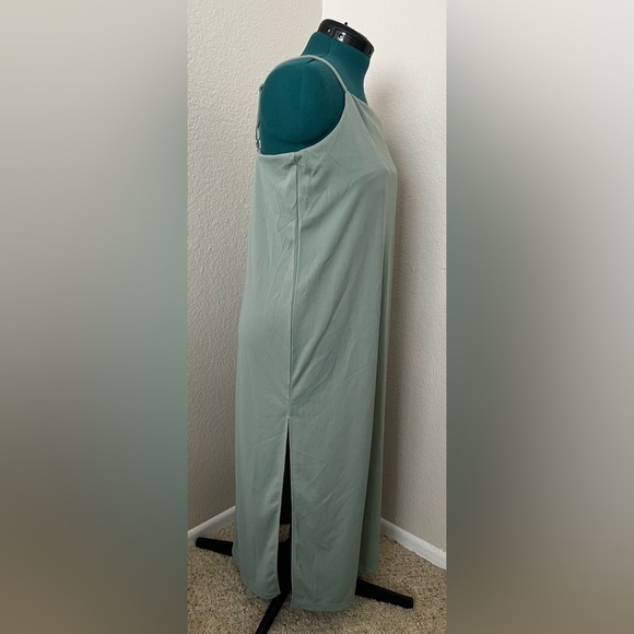 NWT H&M green dress, slit on the side, size medium (M) - Picture 3 of 4